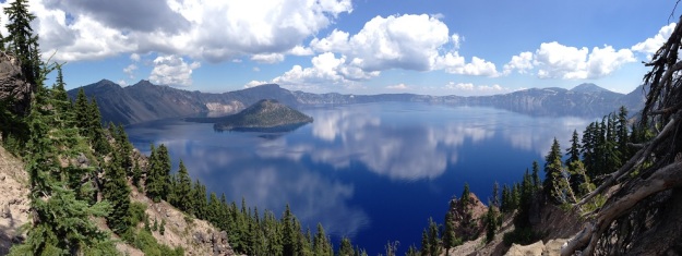 Crater_Lake_Panorama,_Aug_2013